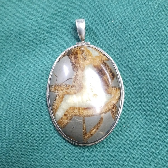 Vintage Jewelry - Large Agate and sterling pendant